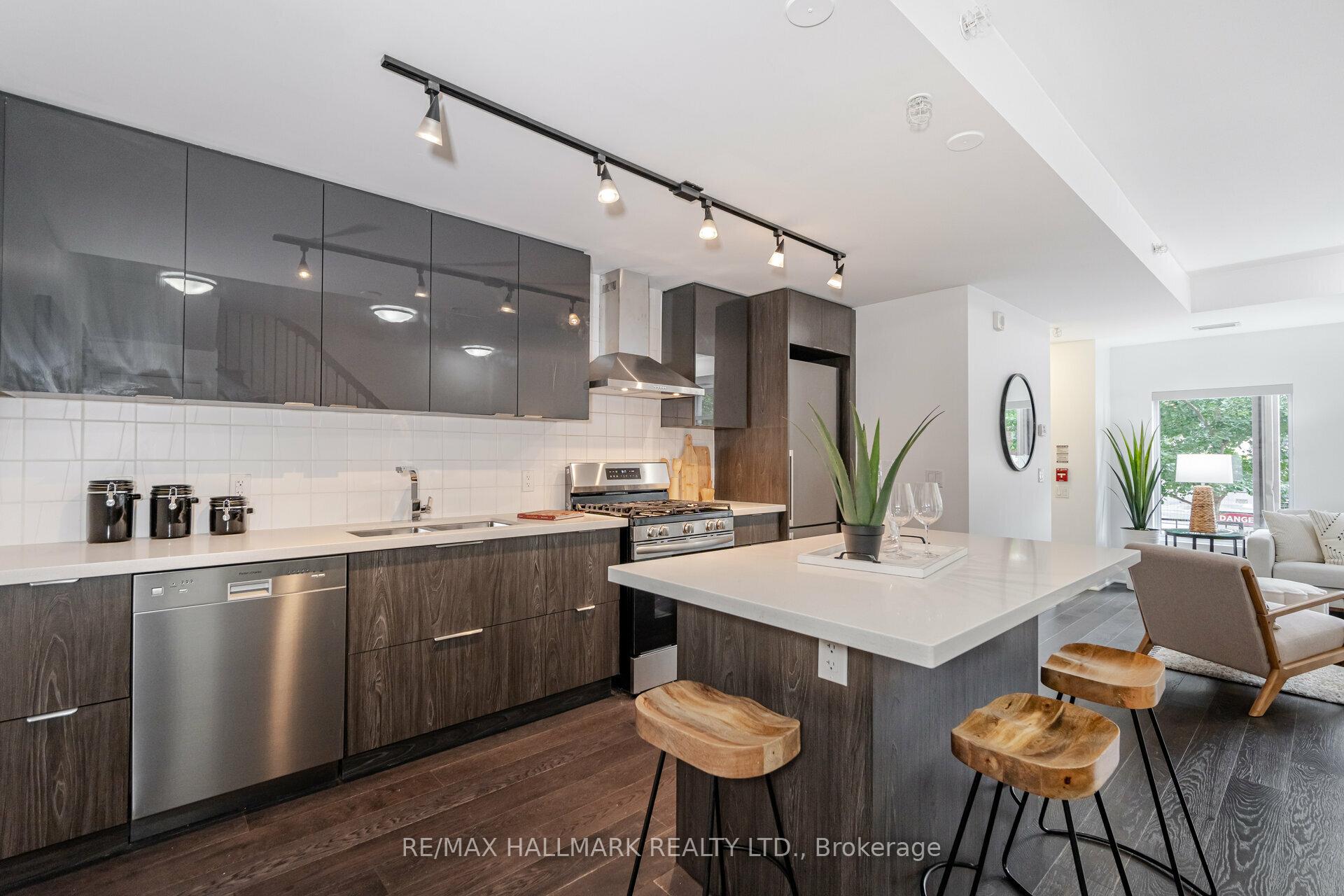 Photo 5 of Unit 104, 580 Kingston Road, Toronto, The Beaches — HOMEH