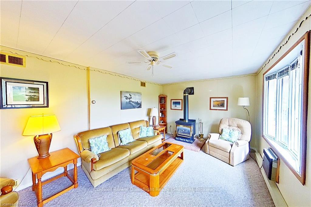 Photo 5 of 71207 Finnigan Road, Bluewater, Hay — HOMEH