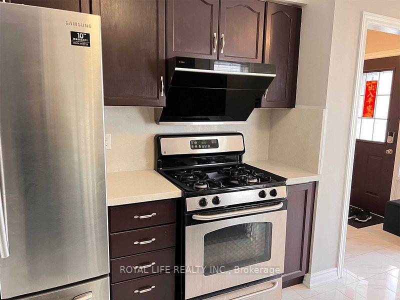 Photo 2 of 61 Steckley Street, Aurora, Bayview Wellington — HOMEH