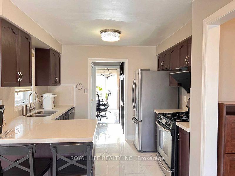 Photo 3 of 61 Steckley Street, Aurora, Bayview Wellington — HOMEH