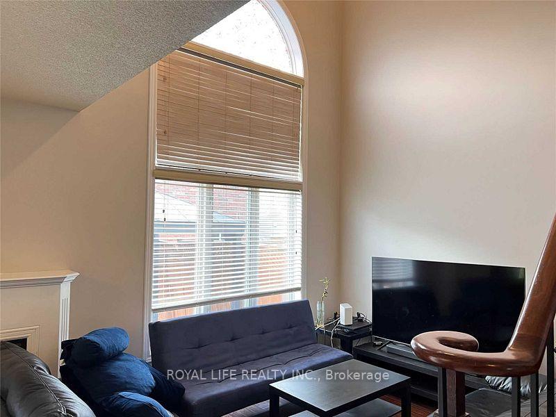 Photo 10 of 61 Steckley Street, Aurora, Bayview Wellington — HOMEH