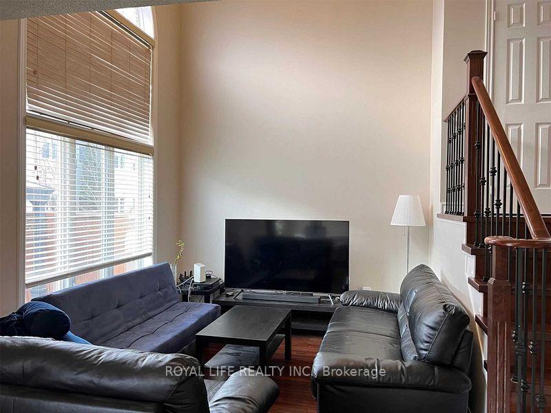 Photo 8 of 61 Steckley Street, Aurora, Bayview Wellington — HOMEH