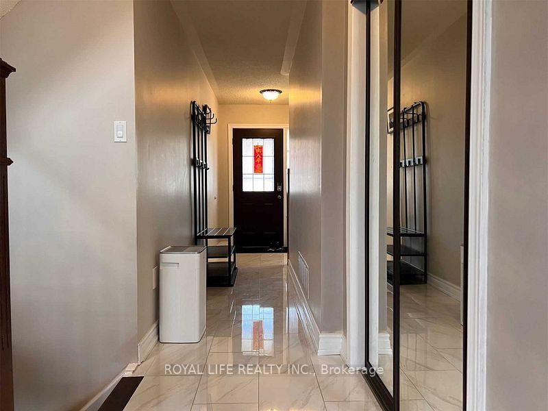 Photo 12 of 61 Steckley Street, Aurora, Bayview Wellington — HOMEH