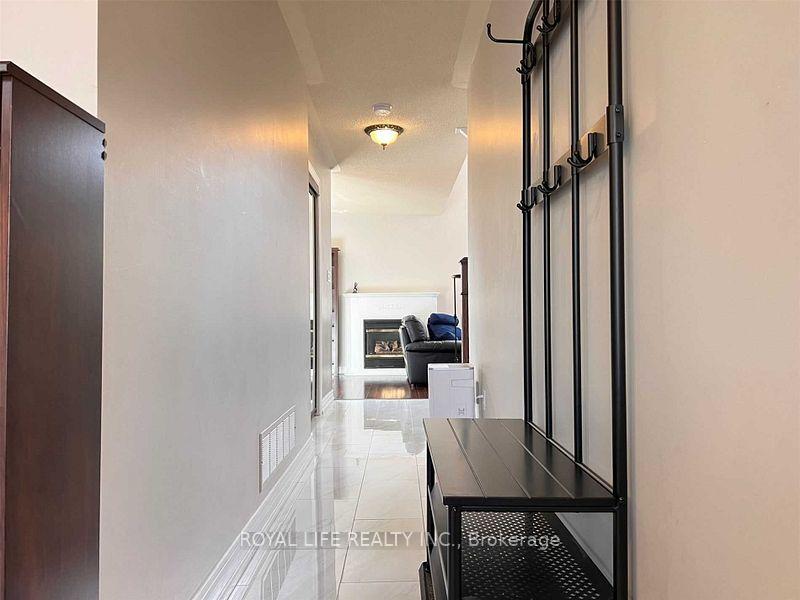 Photo 11 of 61 Steckley Street, Aurora, Bayview Wellington — HOMEH