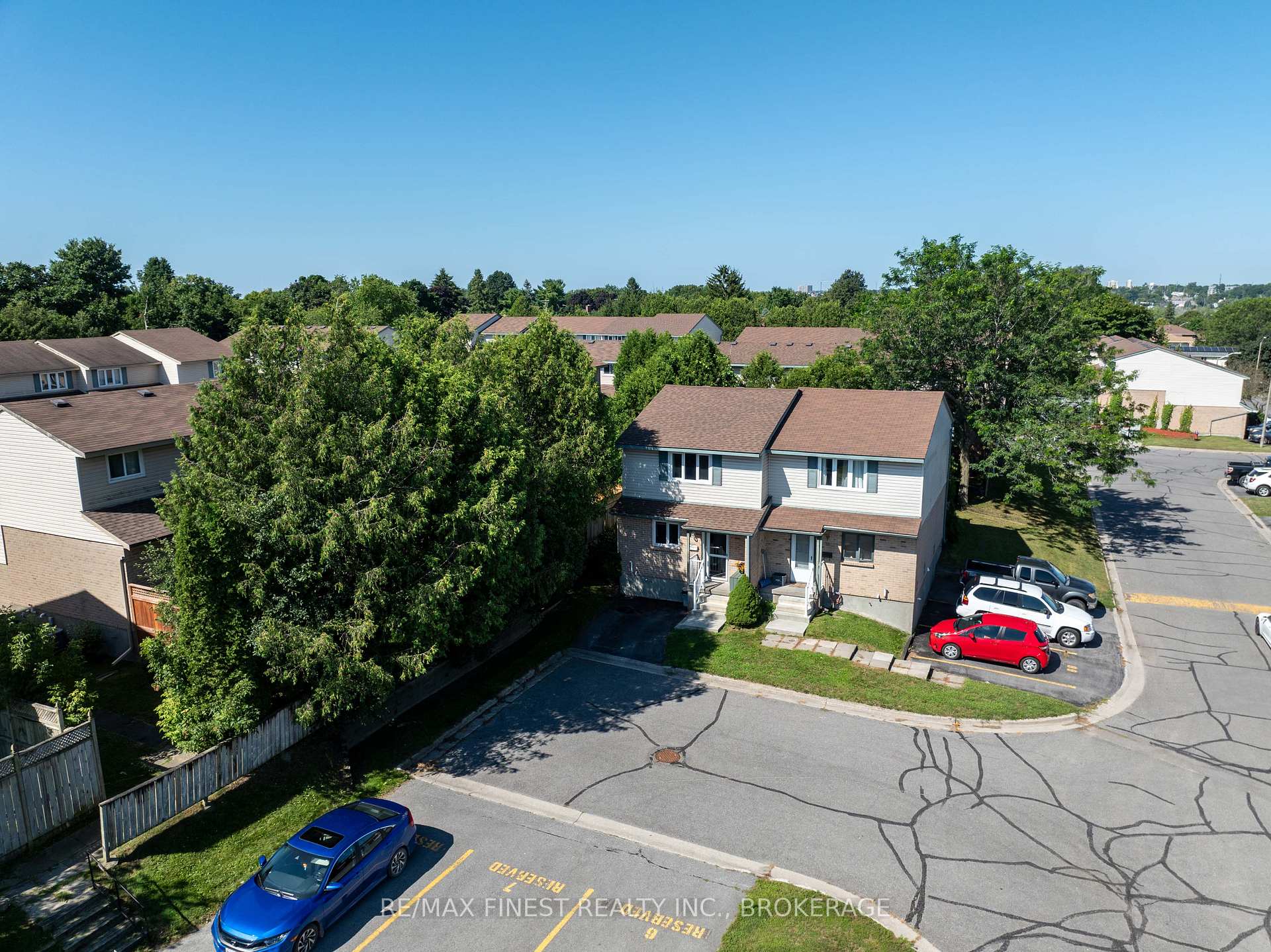 Photo 3 of 22 Coventry Crescent, Kingston, West of Sir John A. Blvd — HOMEH