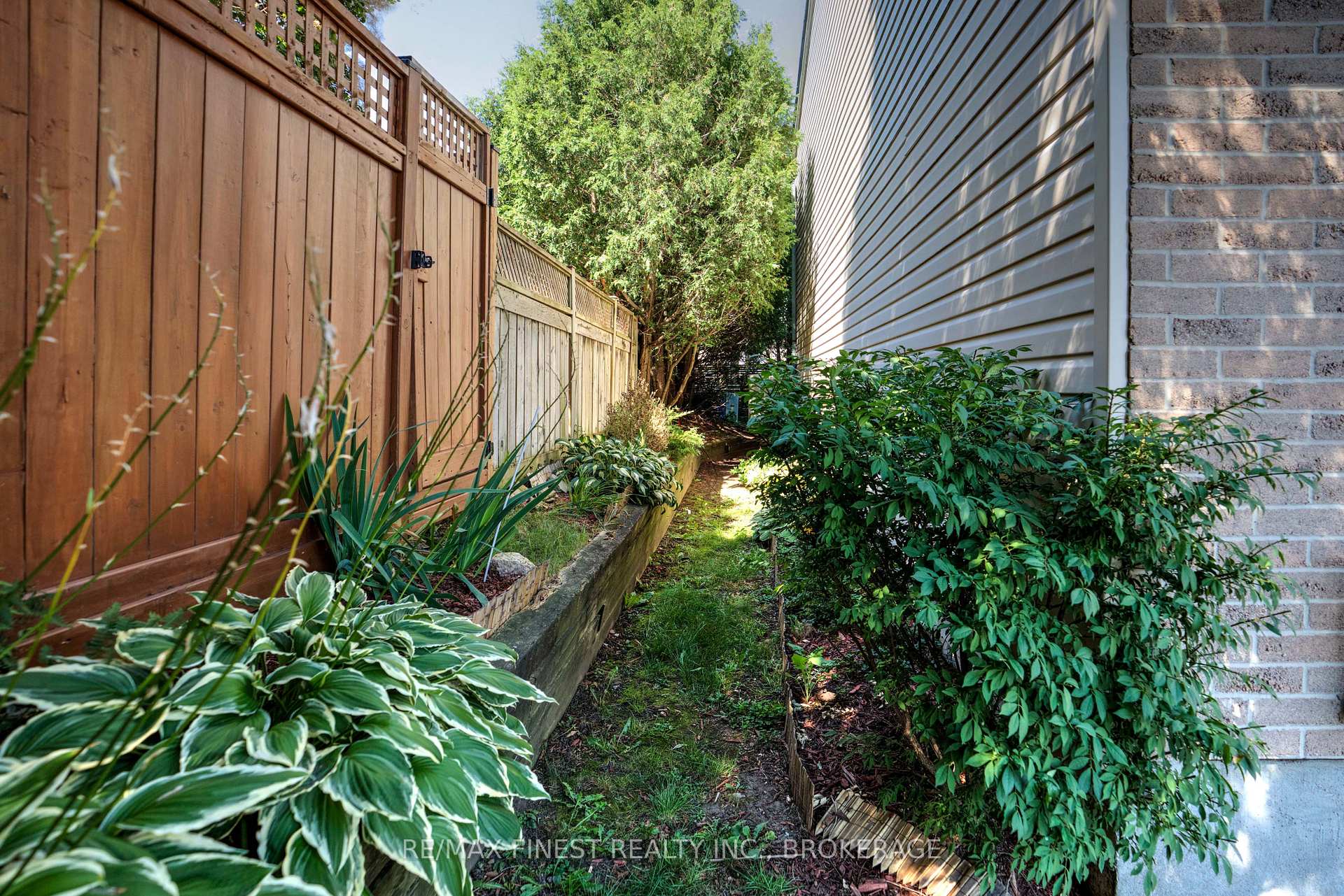 Photo 9 of 22 Coventry Crescent, Kingston, West of Sir John A. Blvd — HOMEH