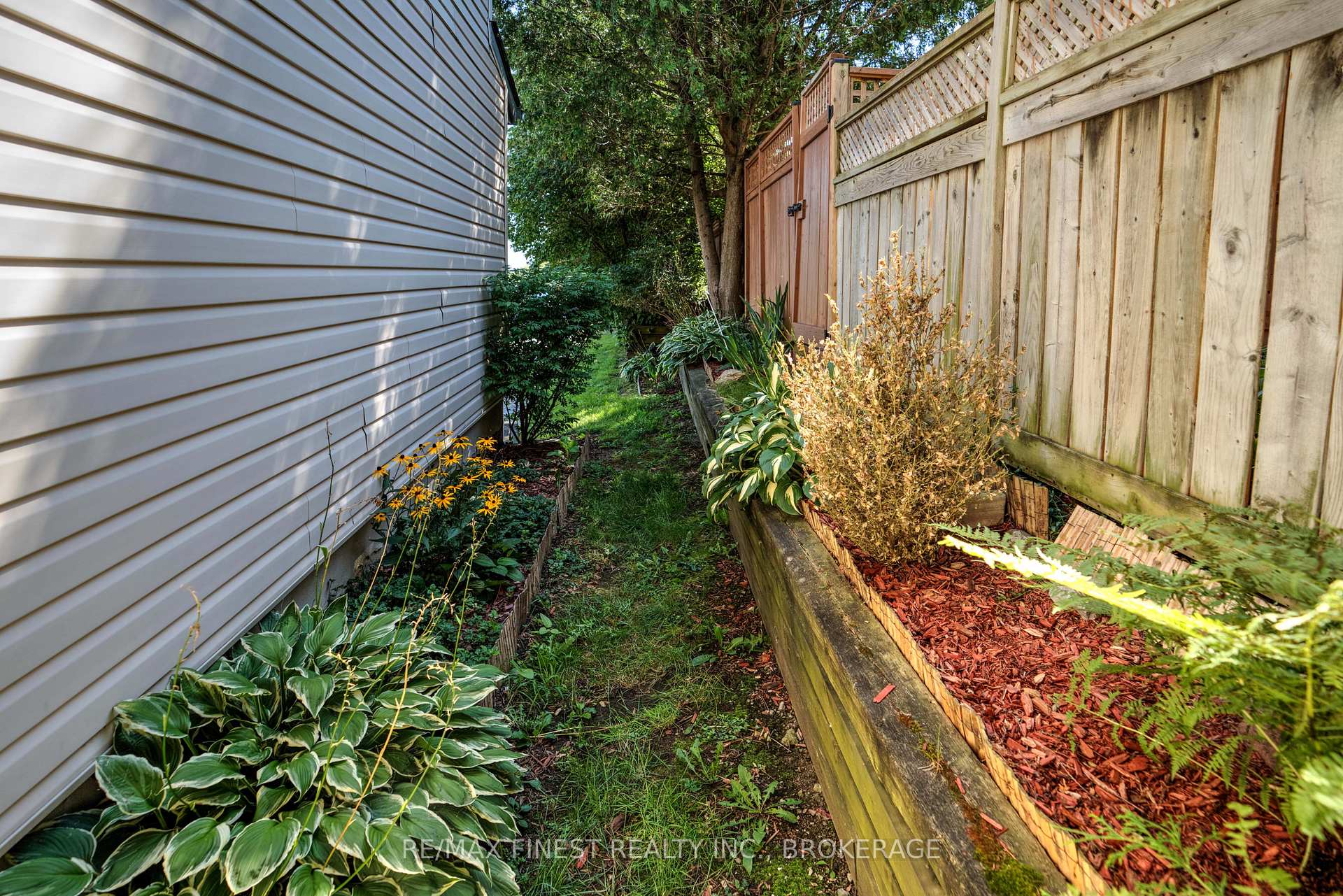 Photo 11 of 22 Coventry Crescent, Kingston, West of Sir John A. Blvd — HOMEH