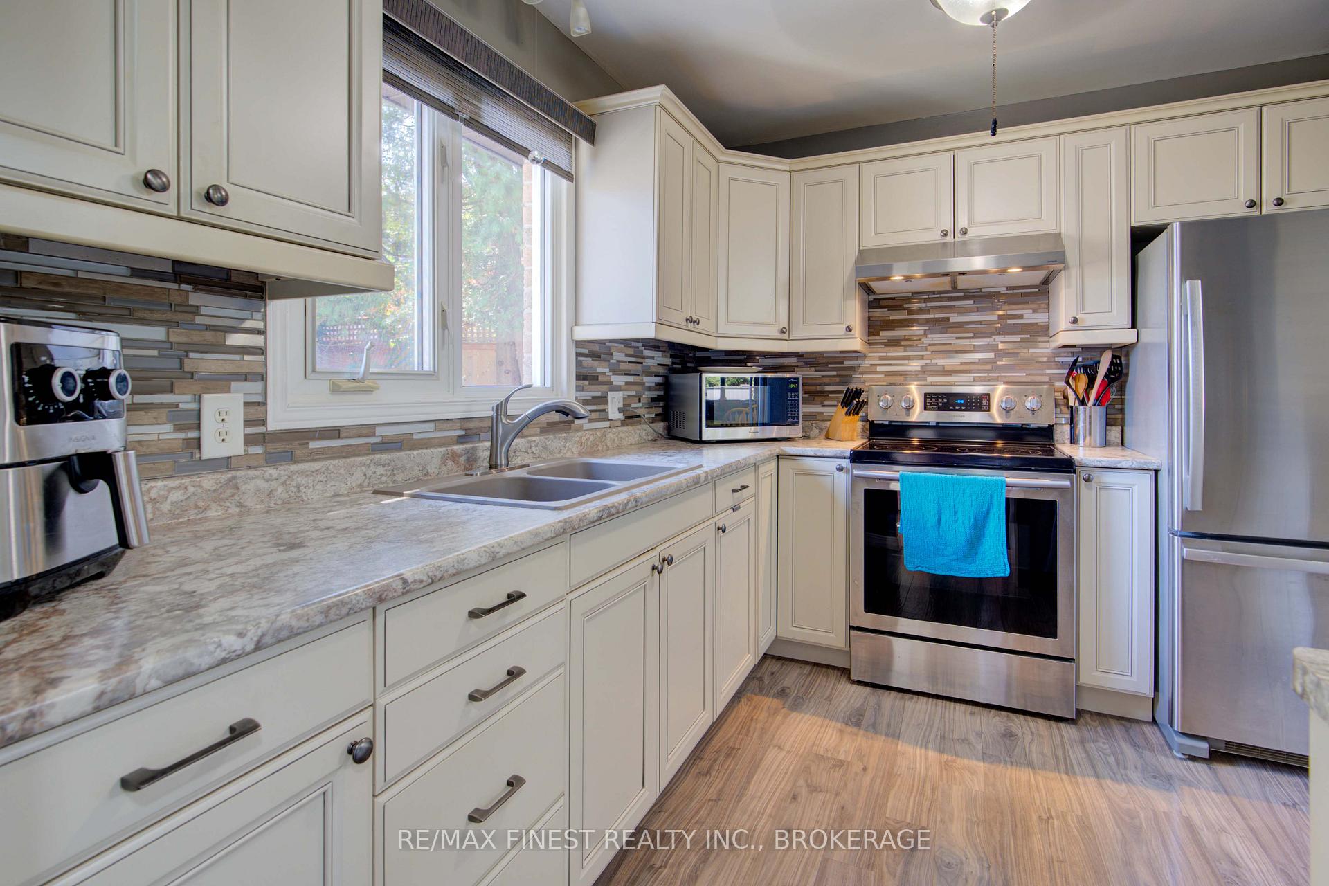 Photo 16 of 22 Coventry Crescent, Kingston, West of Sir John A. Blvd — HOMEH