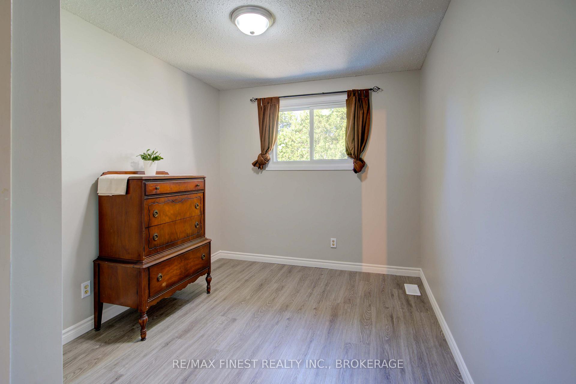 Photo 37 of 22 Coventry Crescent, Kingston, West of Sir John A. Blvd — HOMEH