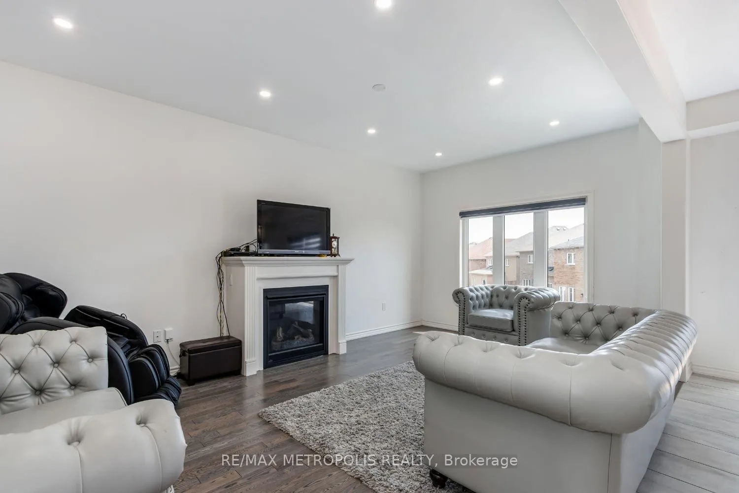 Photo 3 of 93 Elephant Hill Drive, Clarington, Bowmanville — HOMEH