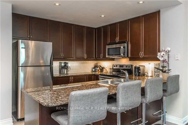 Photo 10 of Unit 1403, 37 Ellen Street, Barrie, City Centre — HOMEH
