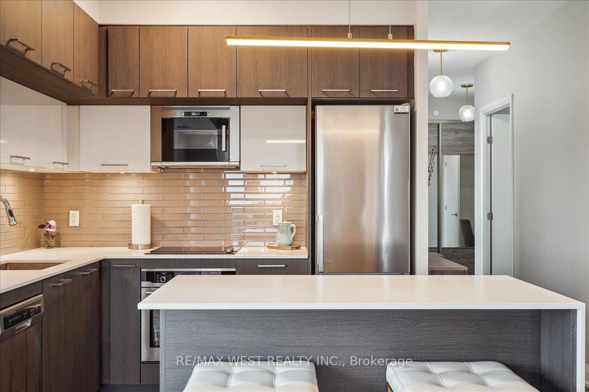 Photo 5 of Unit 614, 4800 Highway 7, Vaughan, East Woodbridge — HOMEH