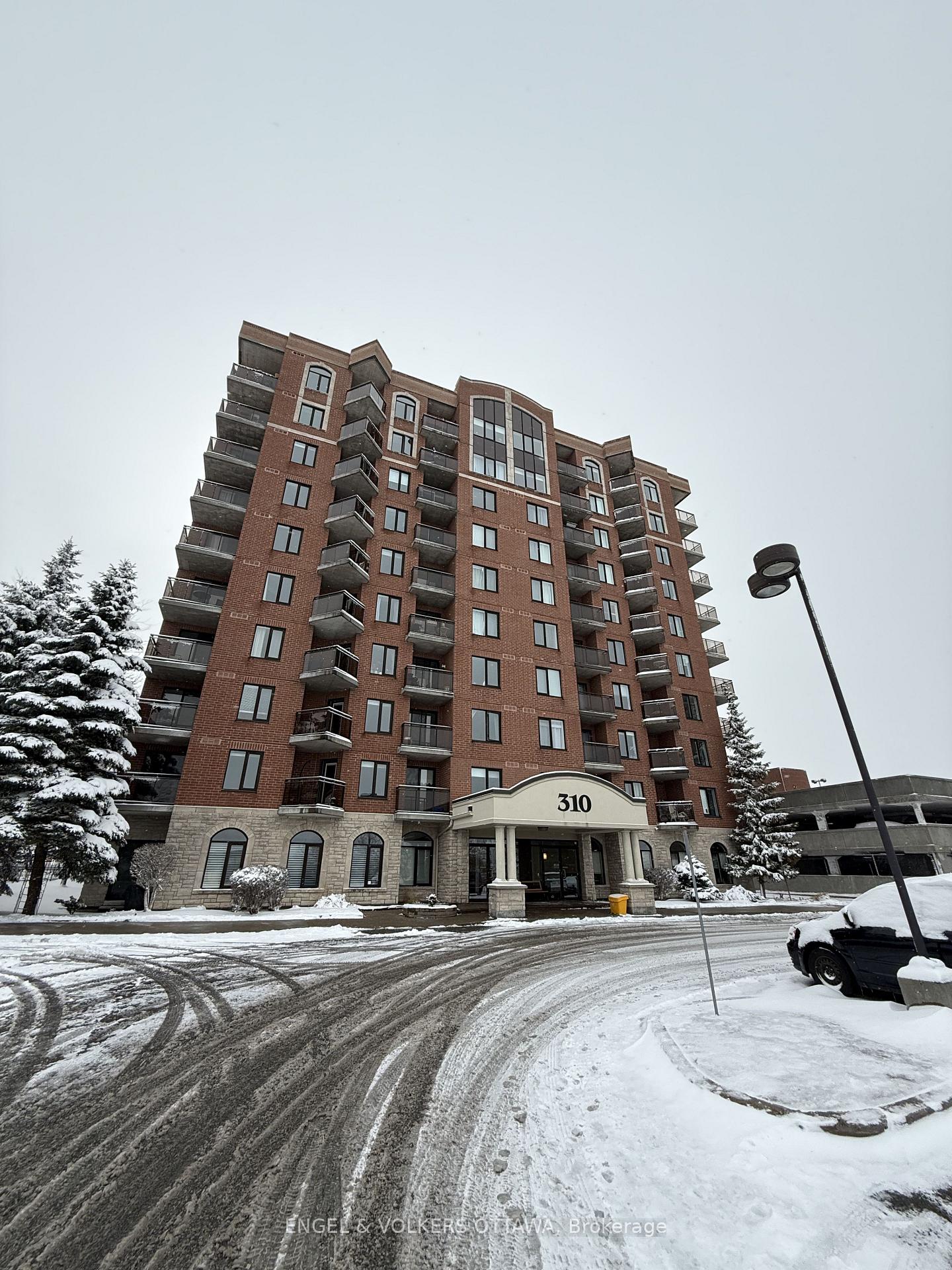 Front of Unit 8J, 310 Central Park Drive