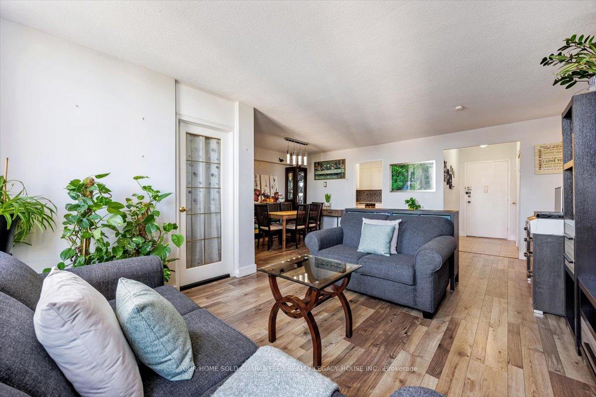 Photo 7 of Unit 607, 130 Neptune Drive, Toronto, Englemount-Lawrence — HOMEH