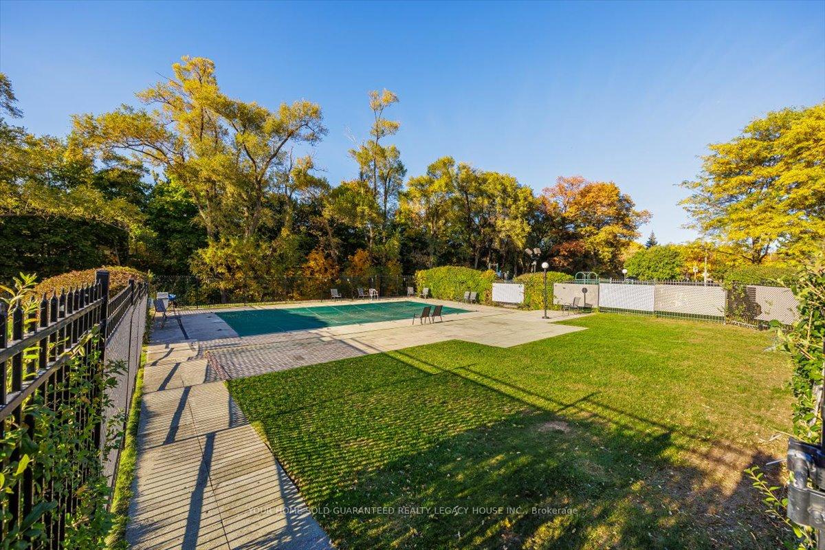 Photo 10 of Unit 607, 130 Neptune Drive, Toronto, Englemount-Lawrence — HOMEH