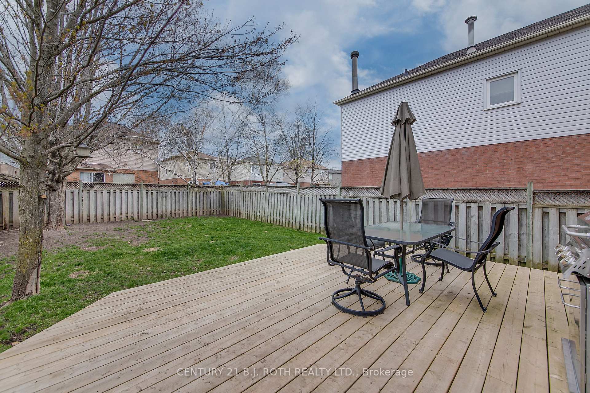 Photo 2 of 107 Laidlaw Drive, Barrie, 400 West — HOMEH