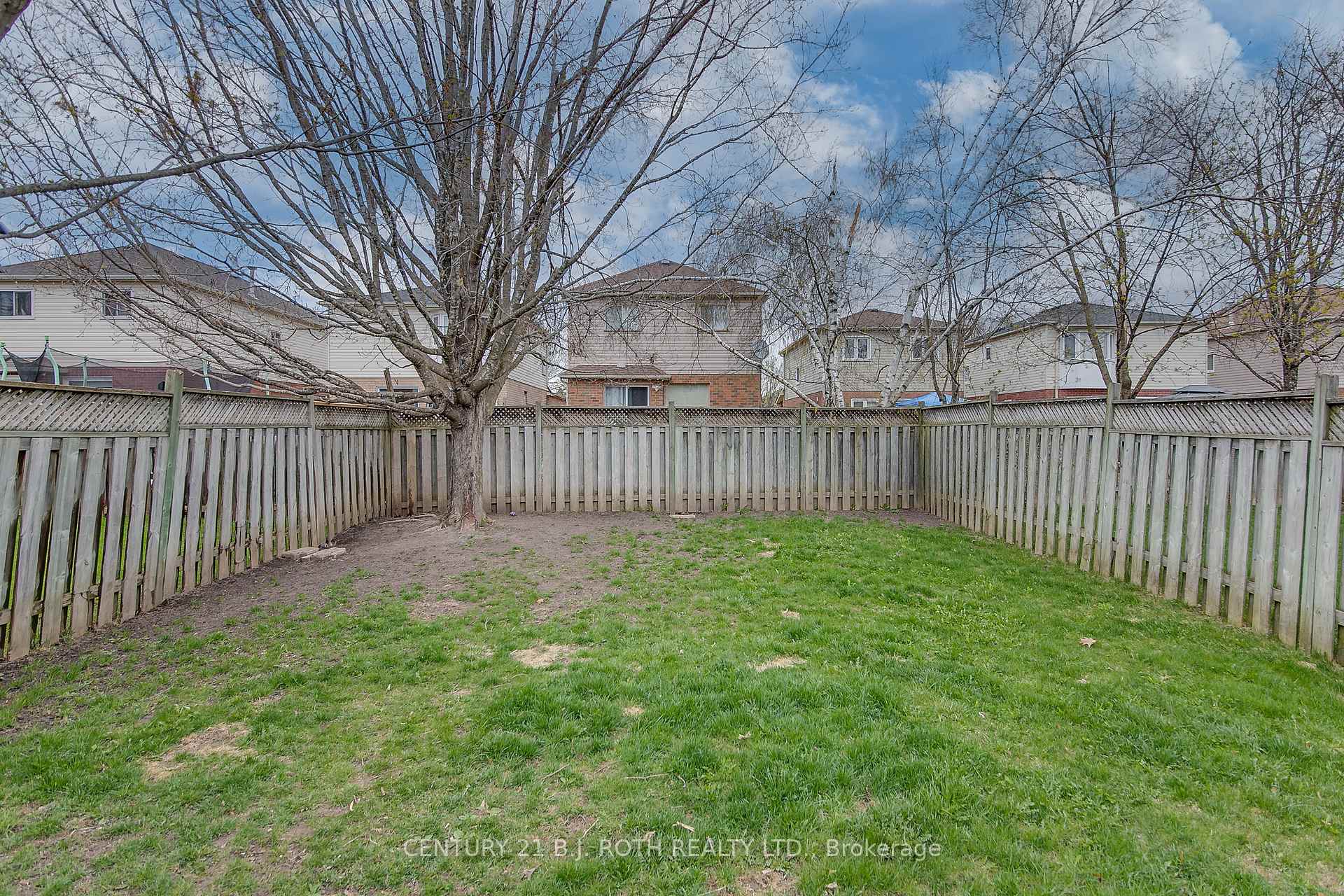 Photo 15 of 107 Laidlaw Drive, Barrie, 400 West — HOMEH