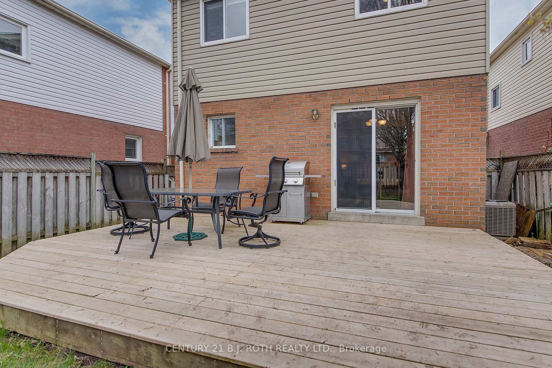 Photo 5 of 107 Laidlaw Drive, Barrie, 400 West — HOMEH