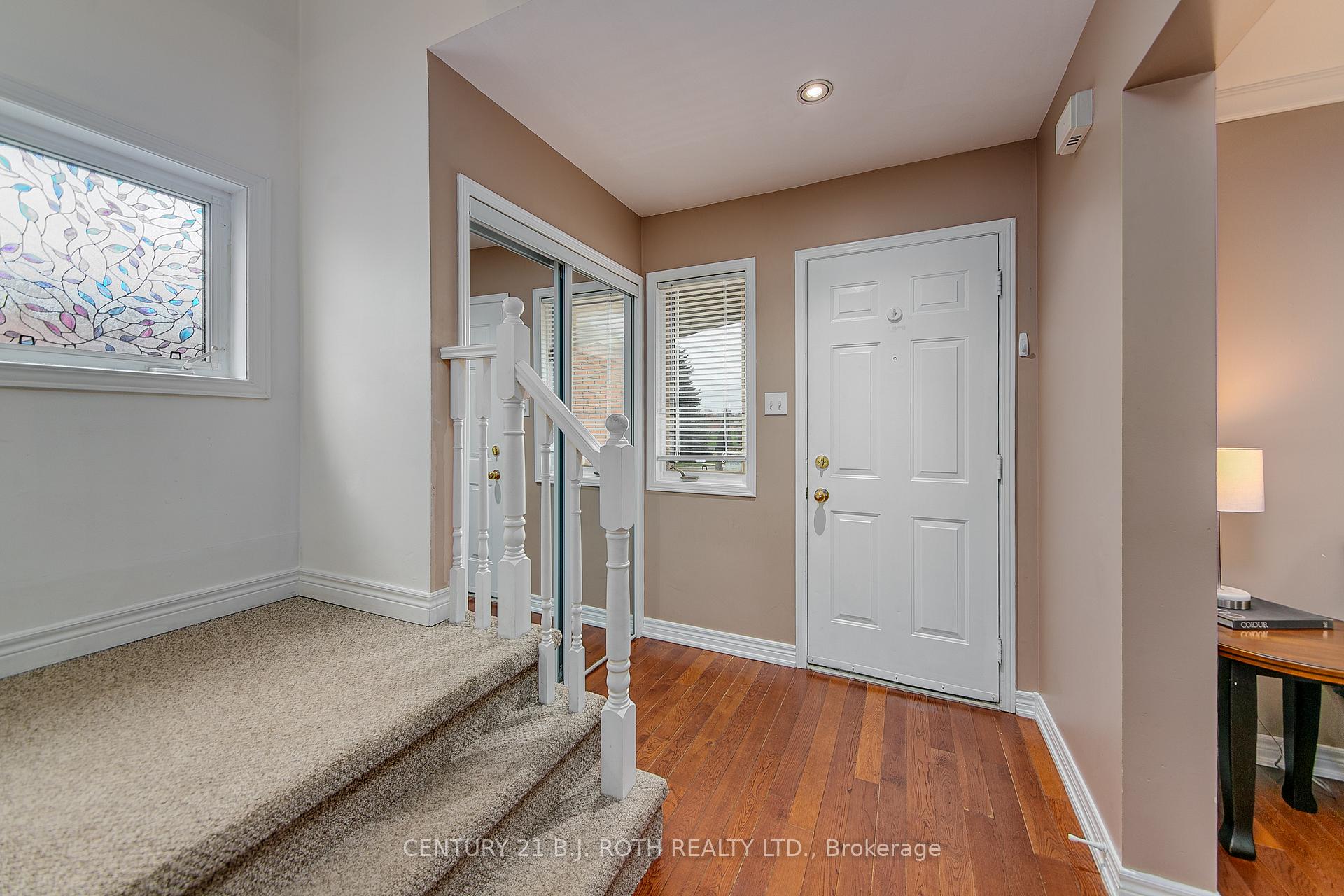Photo 6 of 107 Laidlaw Drive, Barrie, 400 West — HOMEH