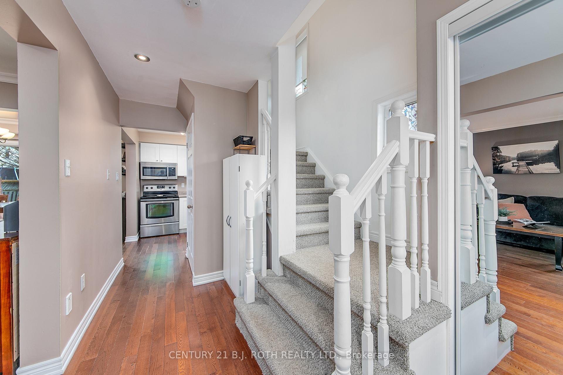Photo 10 of 107 Laidlaw Drive, Barrie, 400 West — HOMEH