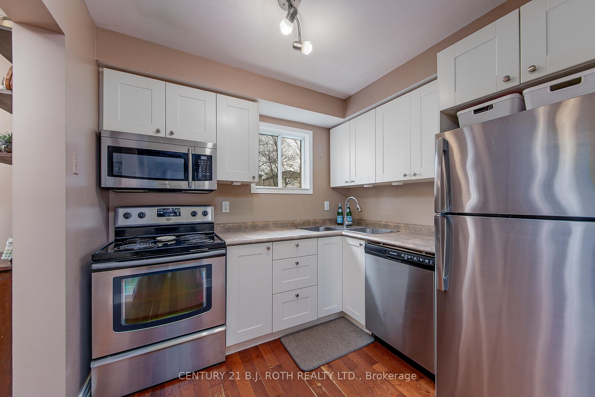Photo 16 of 107 Laidlaw Drive, Barrie, 400 West — HOMEH