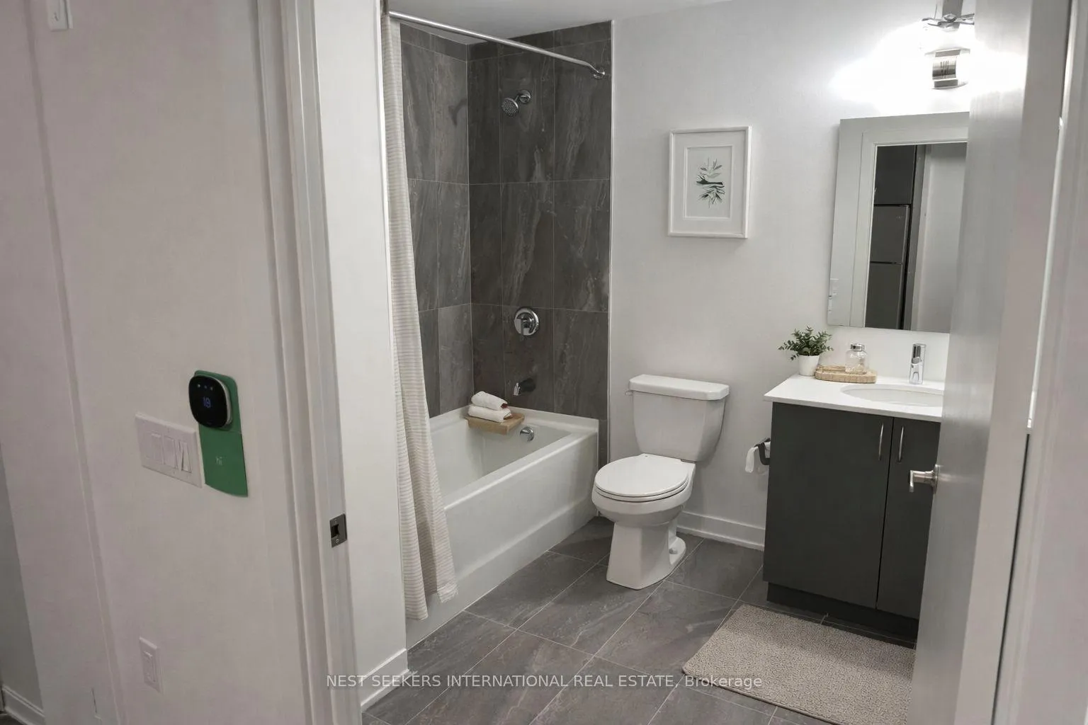 Photo 5 of Unit 402, 56 Lakeside Terrace, Barrie, Little Lake — HOMEH
