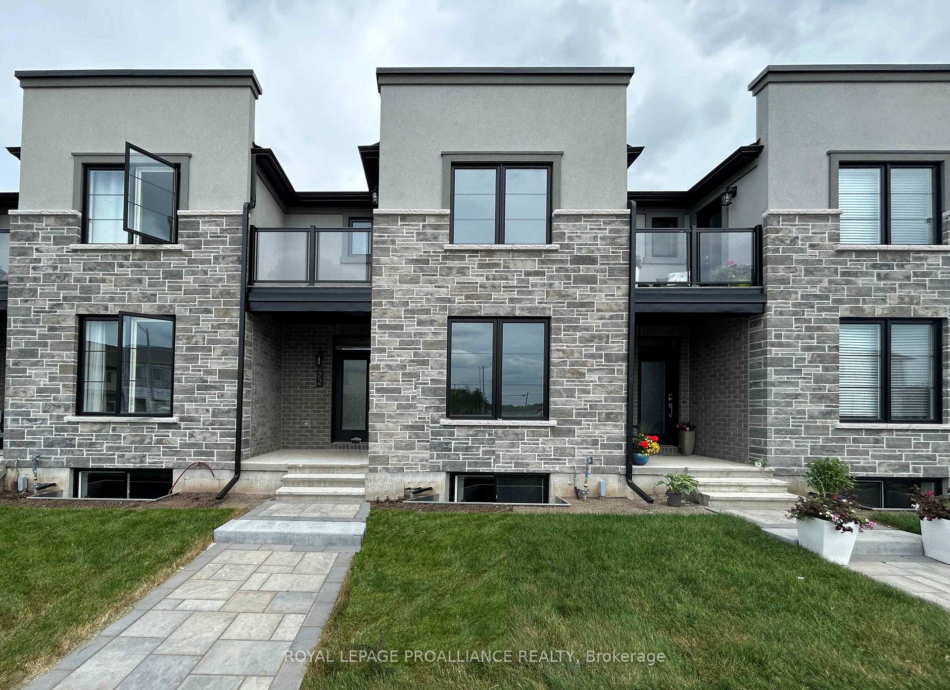 Photo 1 of 22 Riverstone Way, Belleville, Thurlow Ward — HOMEH
