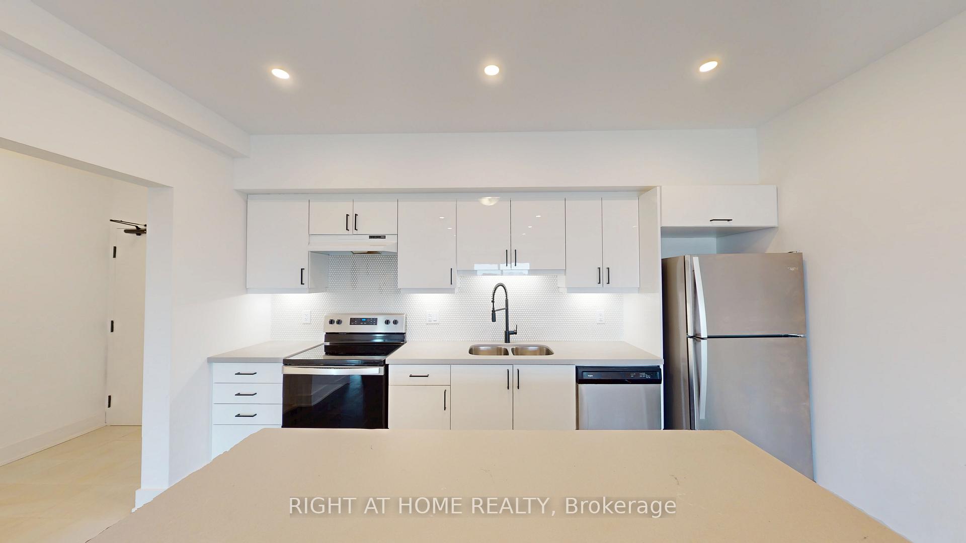 Photo 6 of Unit 603, 4 Spice Way, Barrie, Rural Barrie Southeast — HOMEH