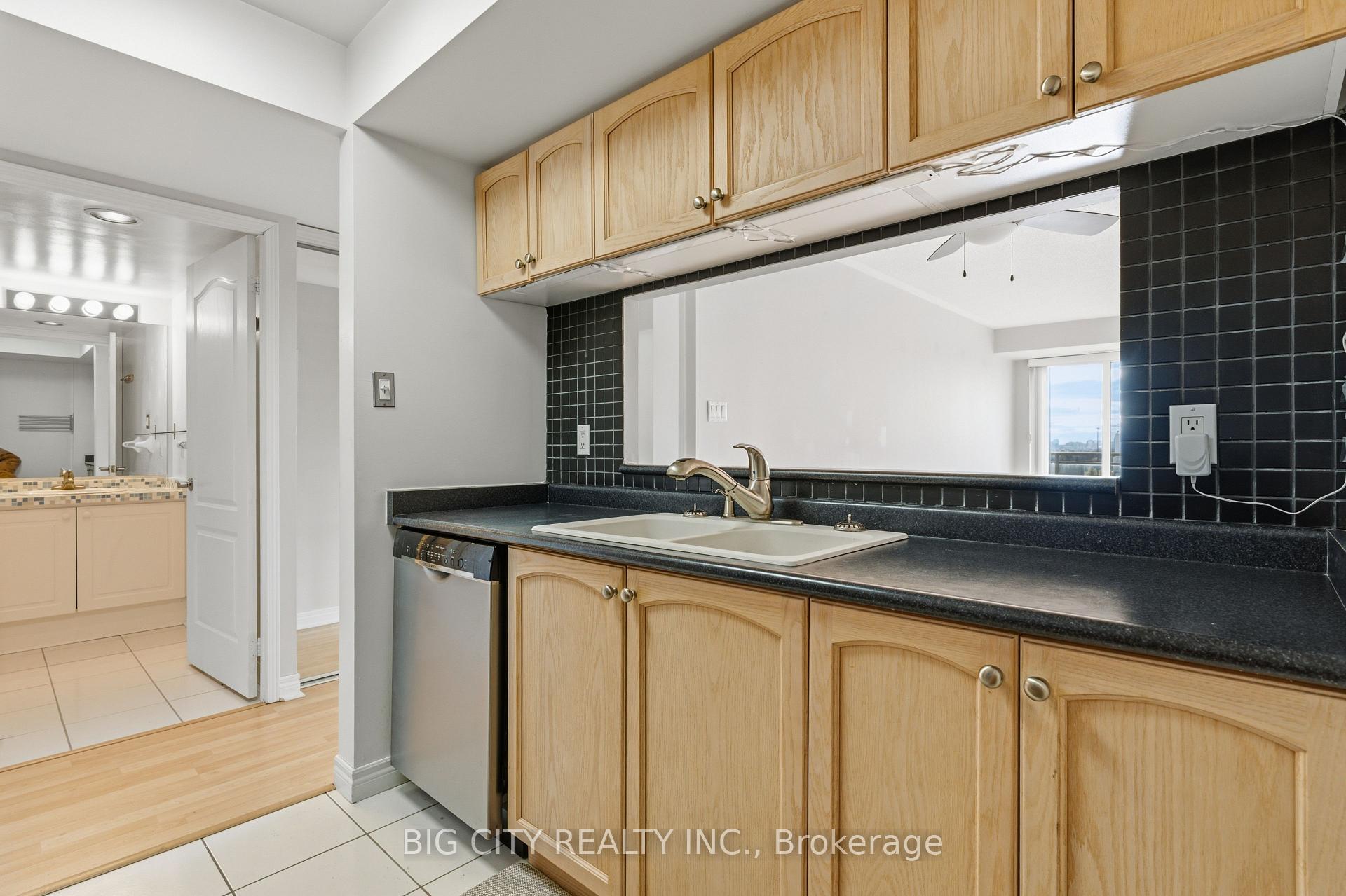 Photo 10 of Unit 1503, 399 South Park Road, Markham, Commerce Valley — HOMEH