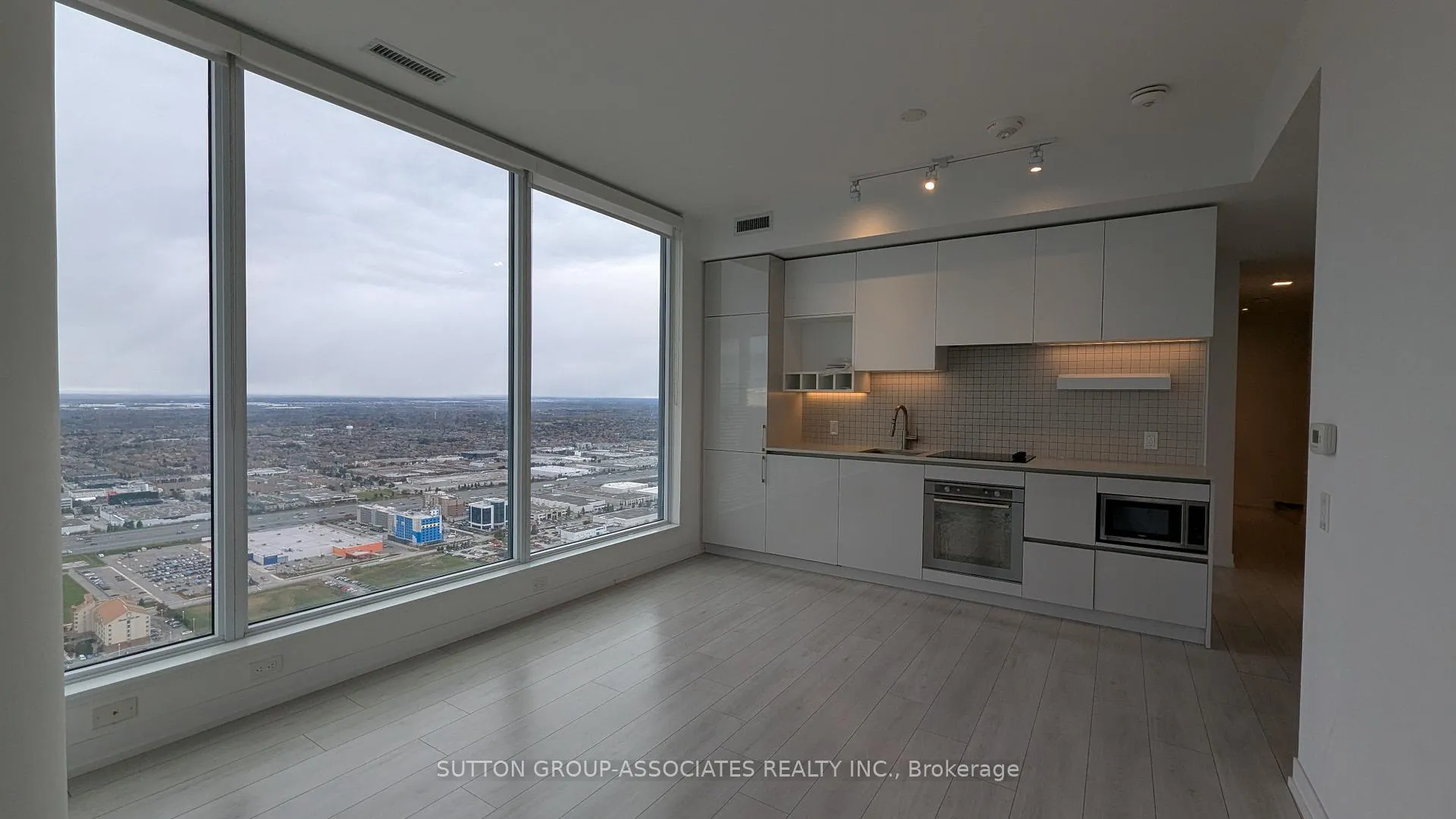 Photo 3 of Unit 5909, 898 Portage Parkway, Vaughan, Vaughan Corporate Centre — HOMEH
