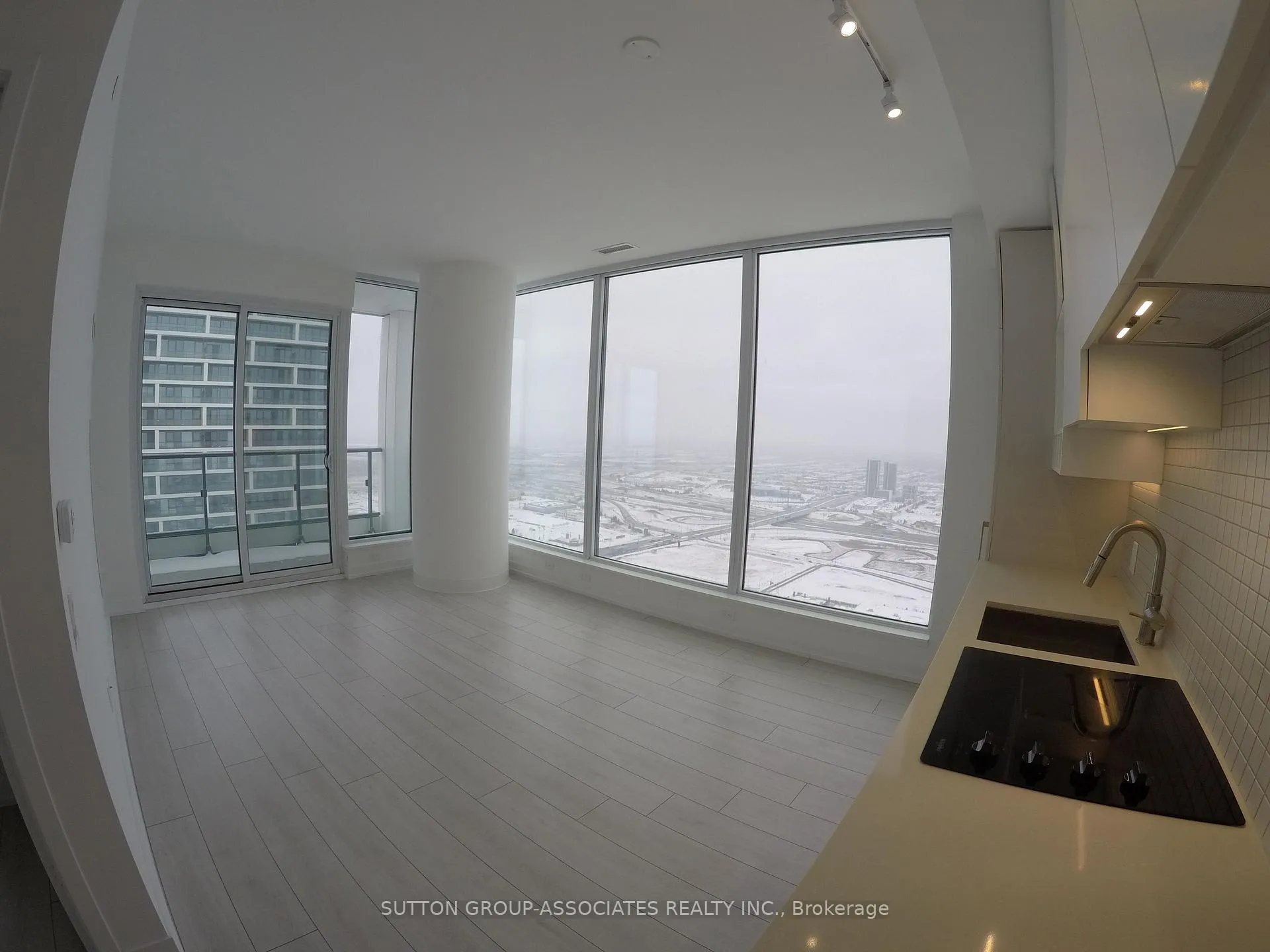 Photo 4 of Unit 5909, 898 Portage Parkway, Vaughan, Vaughan Corporate Centre — HOMEH