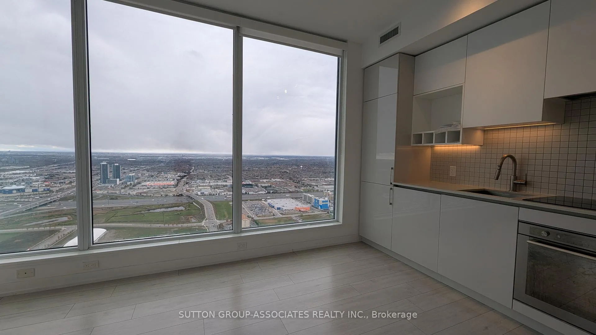 Photo 5 of Unit 5909, 898 Portage Parkway, Vaughan, Vaughan Corporate Centre — HOMEH