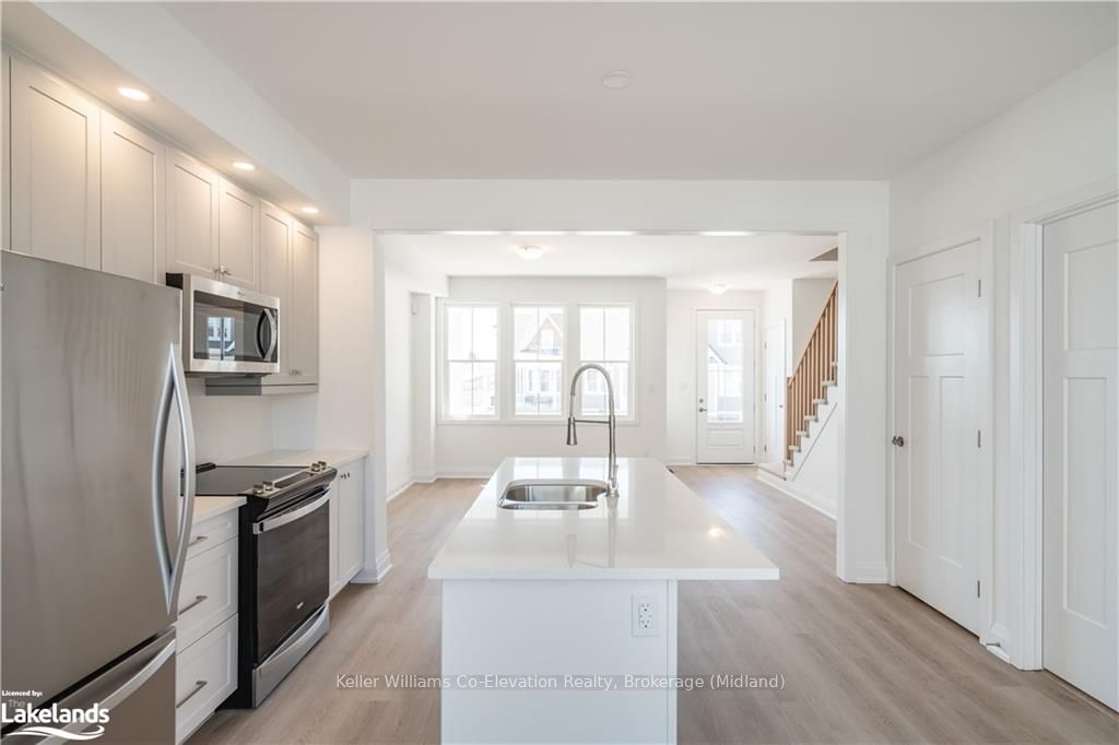 Photo 8 of 30 Danielle Crescent, Midland — HOMEH