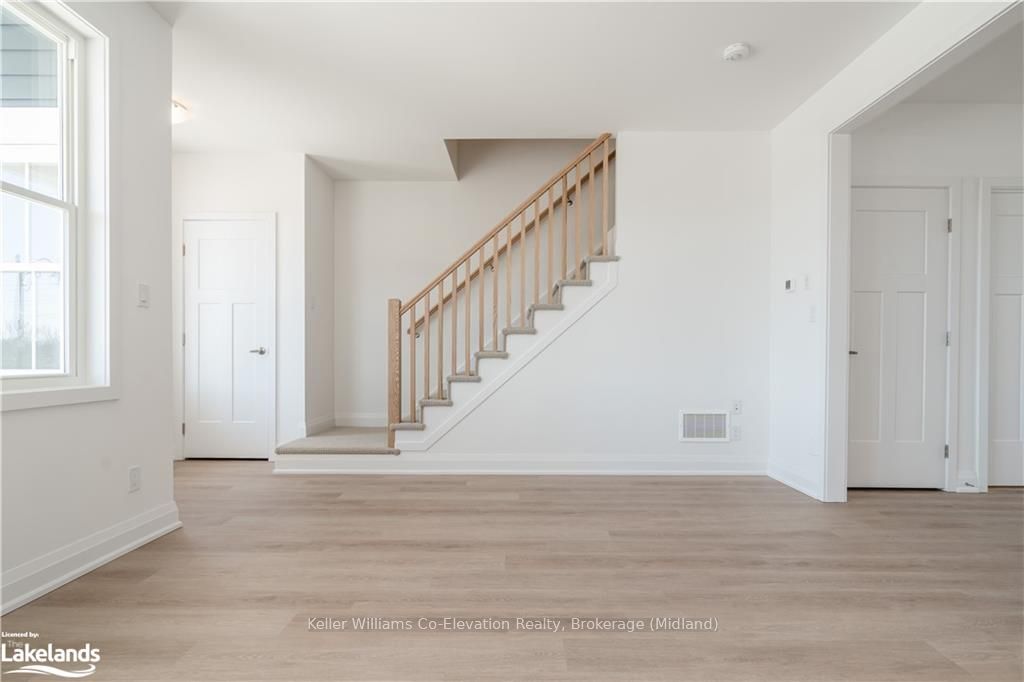 Photo 10 of 30 Danielle Crescent, Midland — HOMEH
