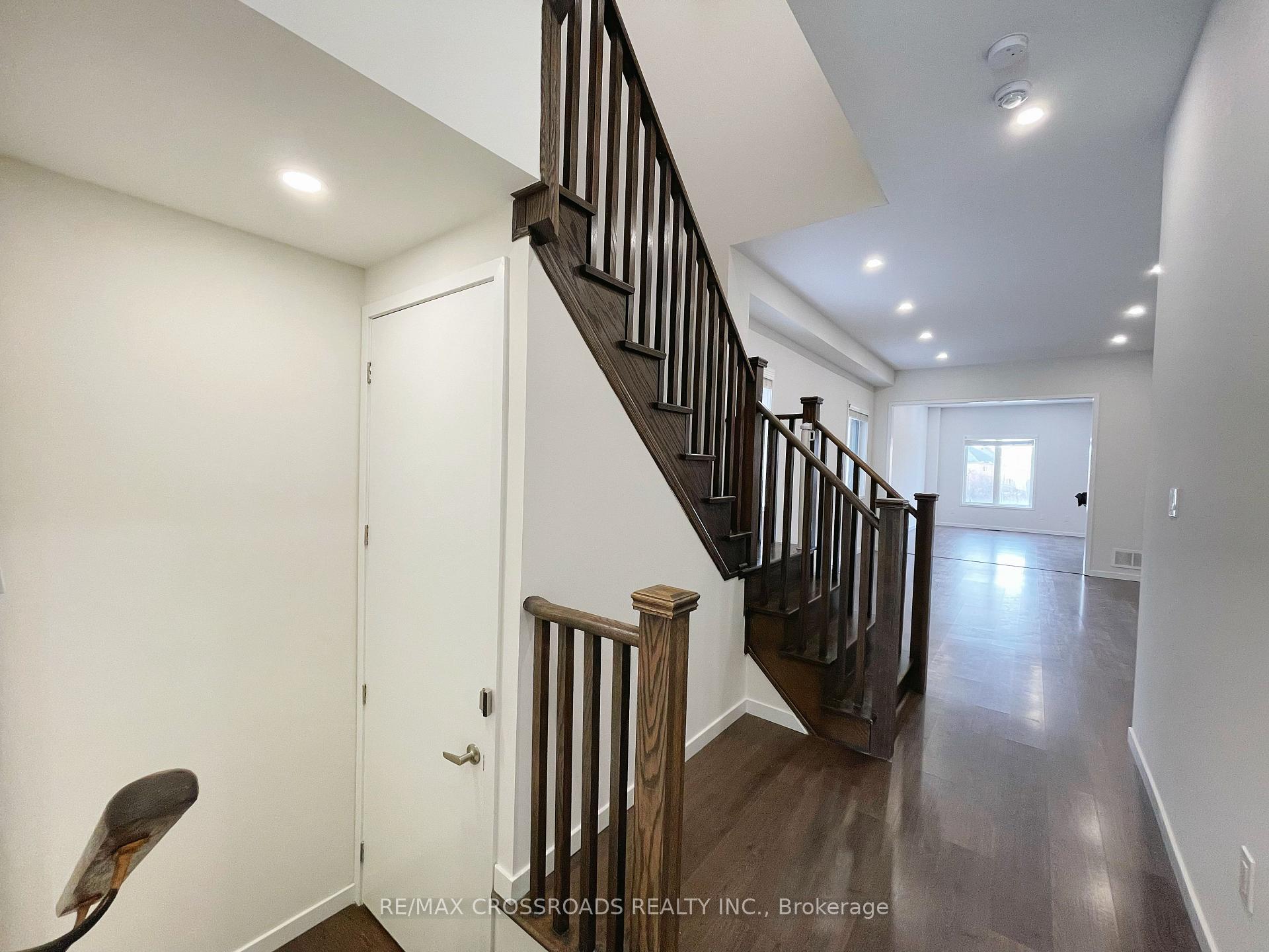 Photo 5 of 80 Elyse Court, Aurora, Bayview Northeast — HOMEH