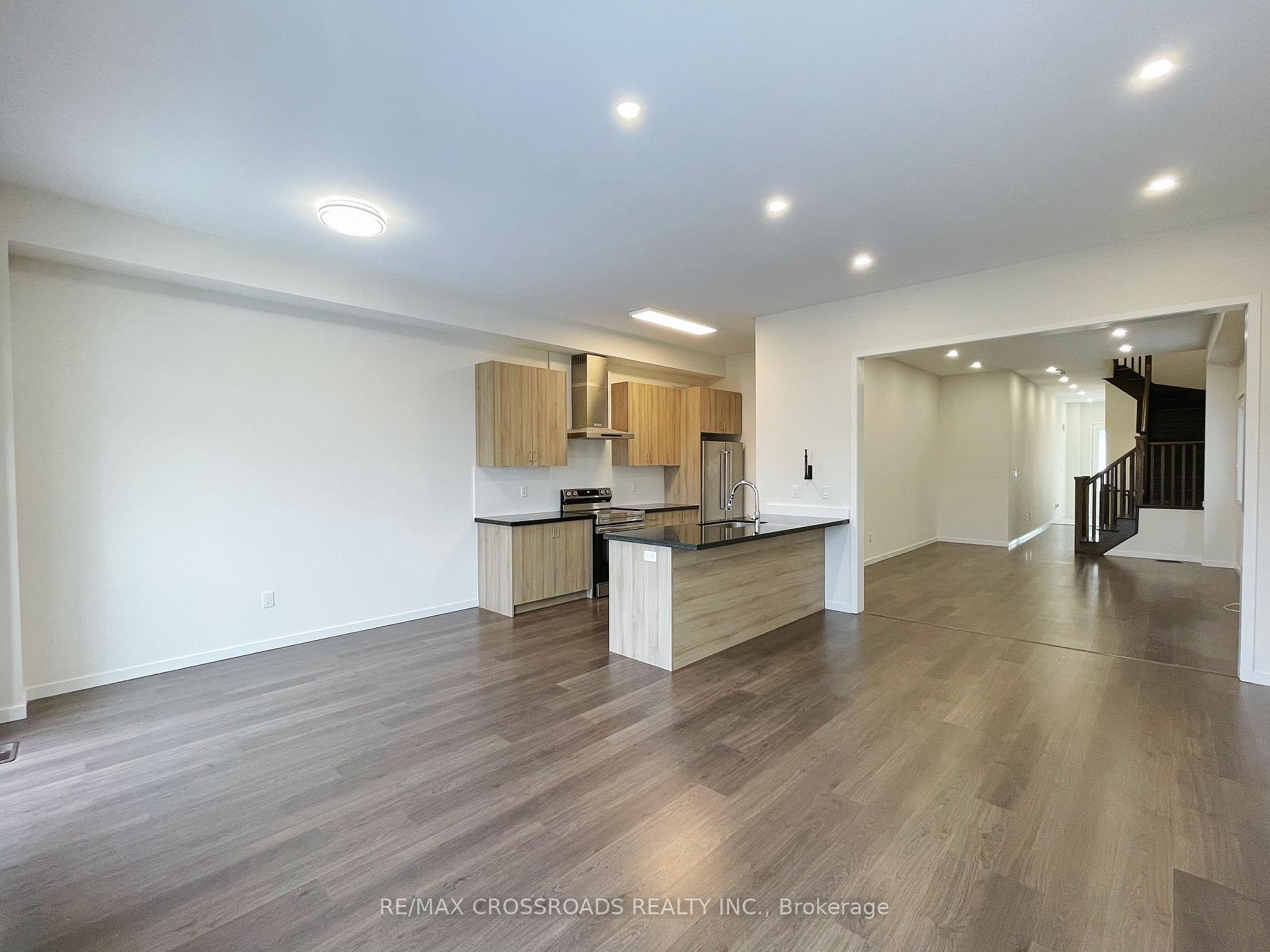 Photo 10 of 80 Elyse Court, Aurora, Bayview Northeast — HOMEH
