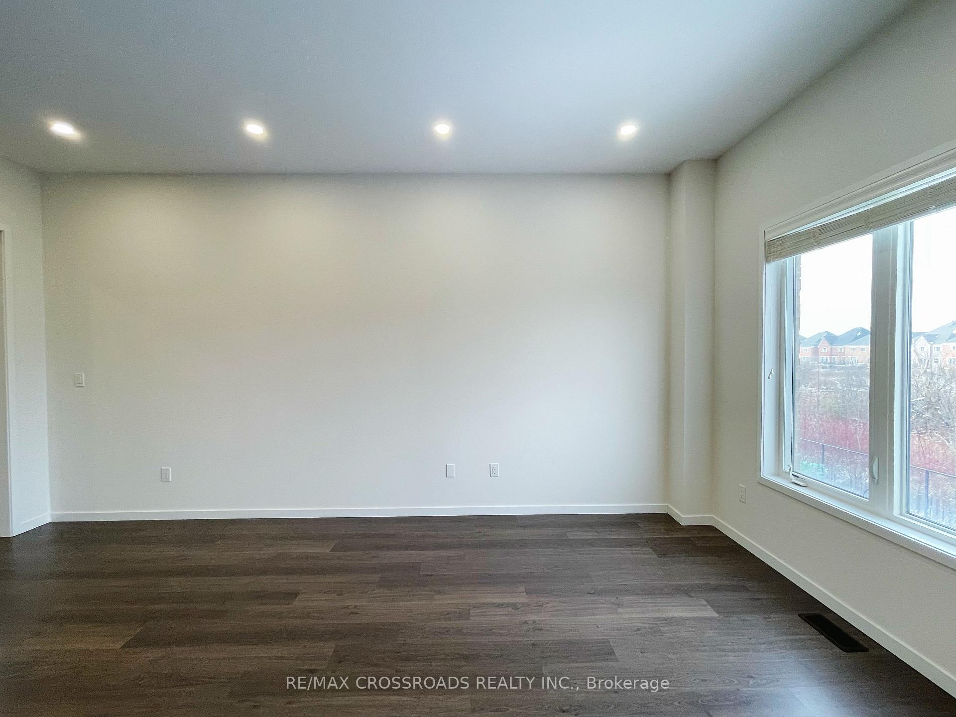 Photo 9 of 80 Elyse Court, Aurora, Bayview Northeast — HOMEH