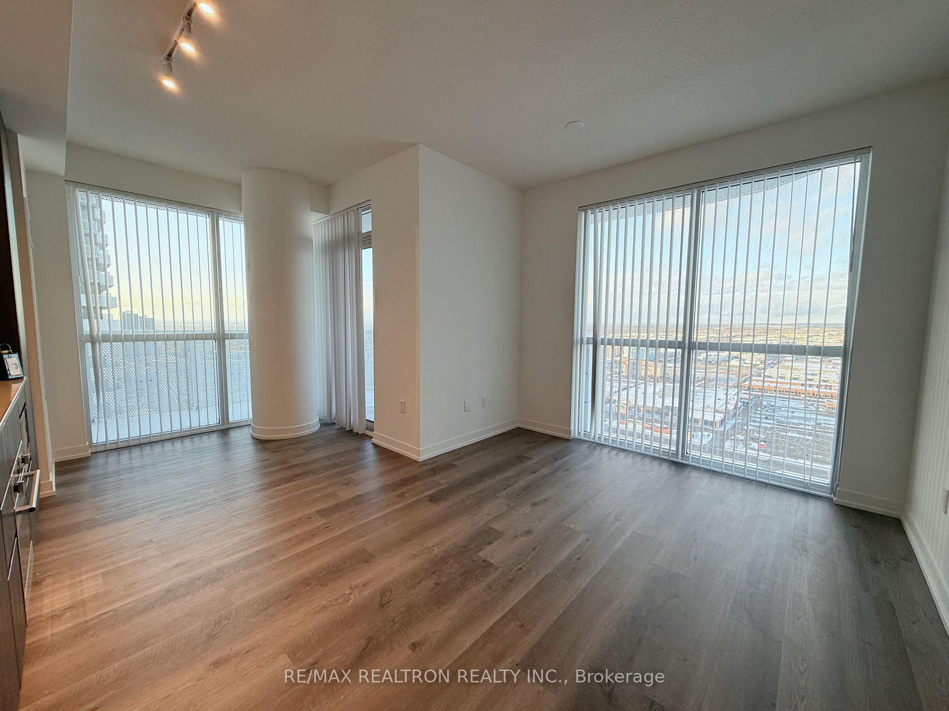 Photo 3 of Unit 3102, 8 Interchange Way, Vaughan, Vaughan Corporate Centre — HOMEH