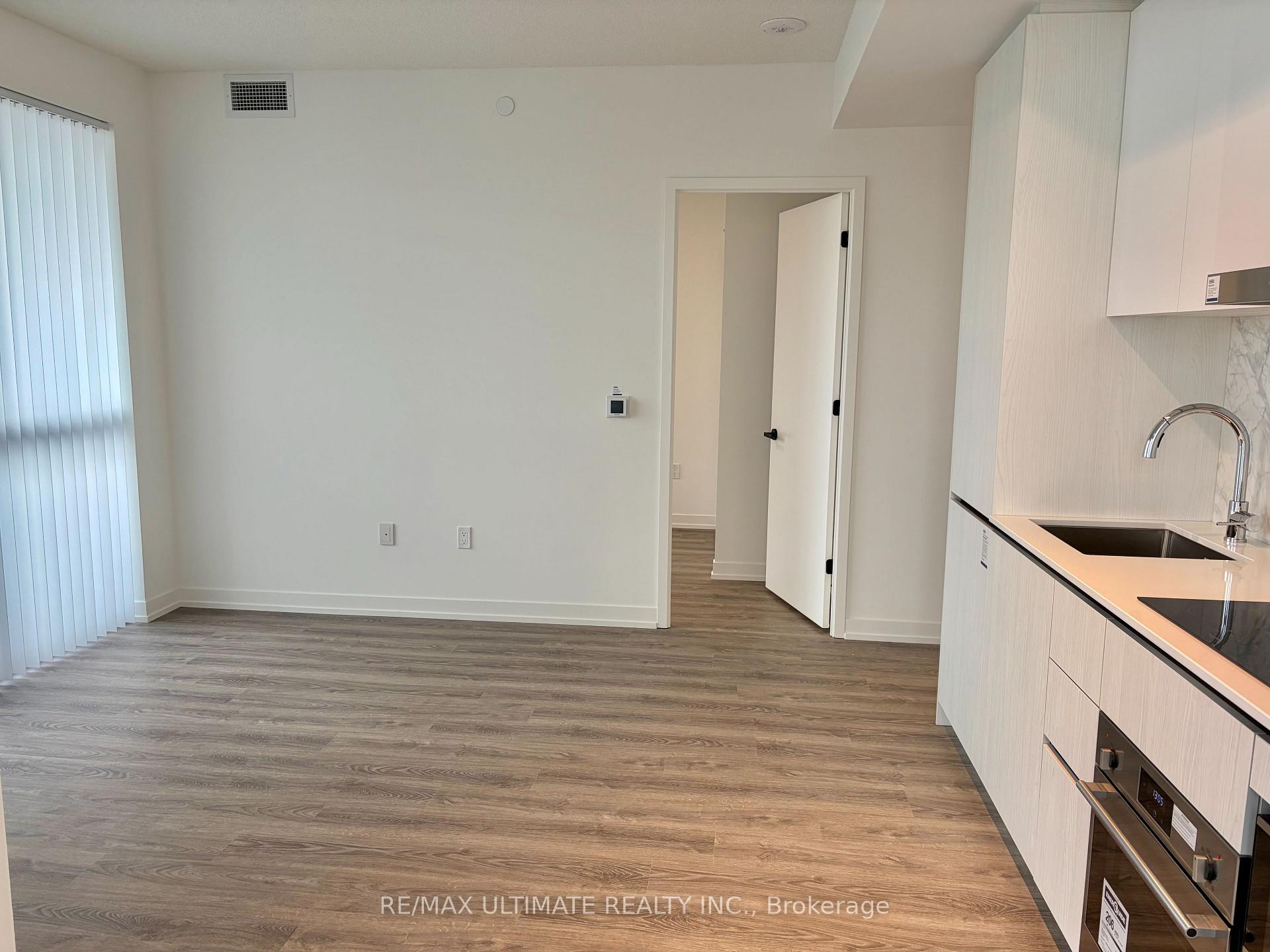 Photo 10 of Unit 702, 8 Interchange Way, Vaughan, Vaughan Corporate Centre — HOMEH