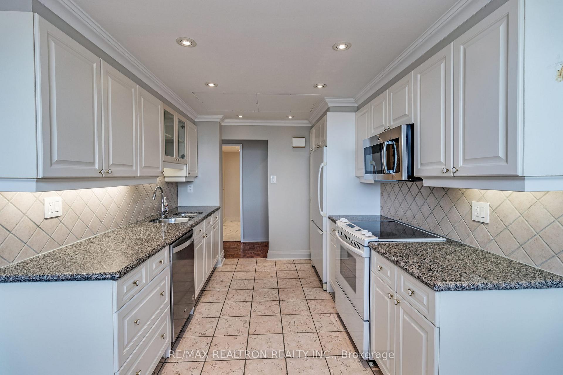 Photo 6 of Unit Ph 1, 22 Shallmar Boulevard, Toronto, Forest Hill North — HOMEH