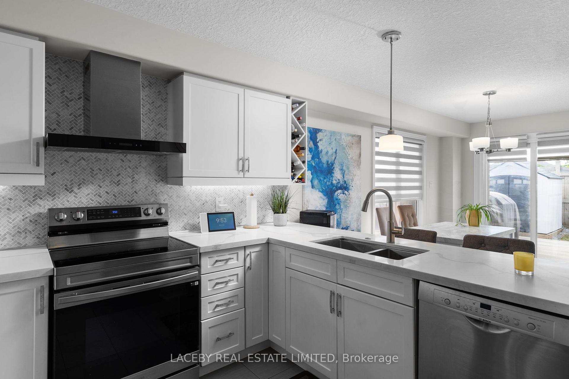 Photo 7 of 57 Nathan Crescent, Barrie, Painswick South — HOMEH