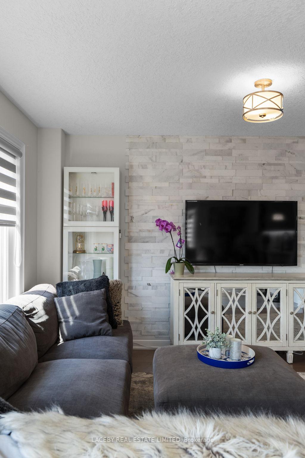 Photo 15 of 57 Nathan Crescent, Barrie, Painswick South — HOMEH