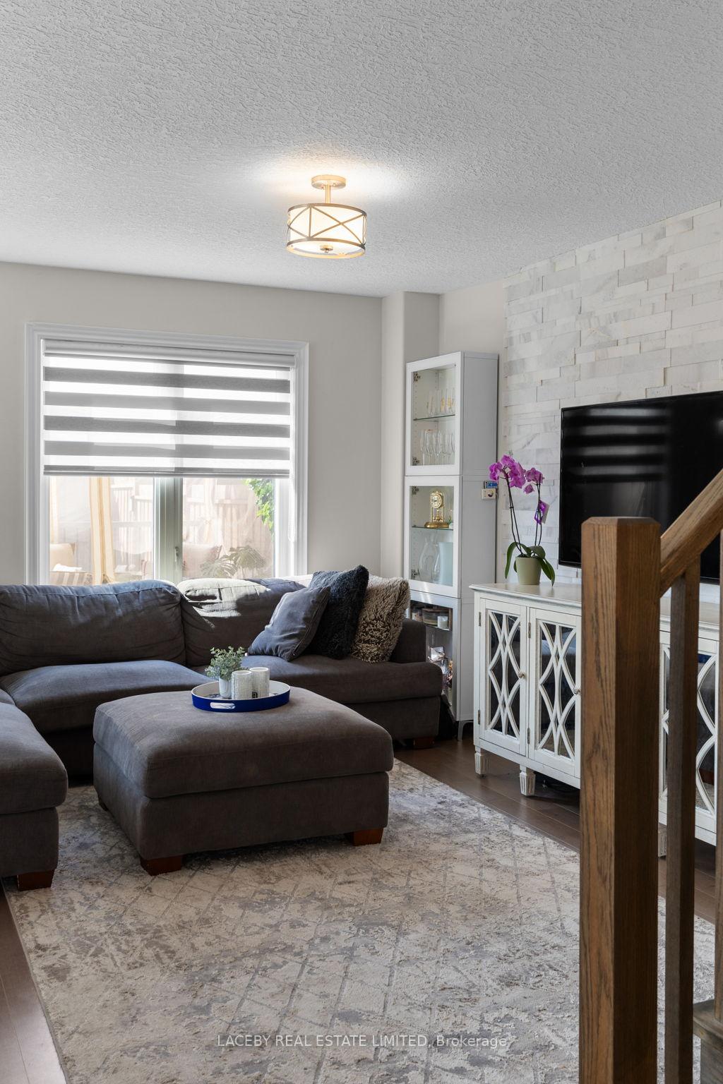 Photo 17 of 57 Nathan Crescent, Barrie, Painswick South — HOMEH