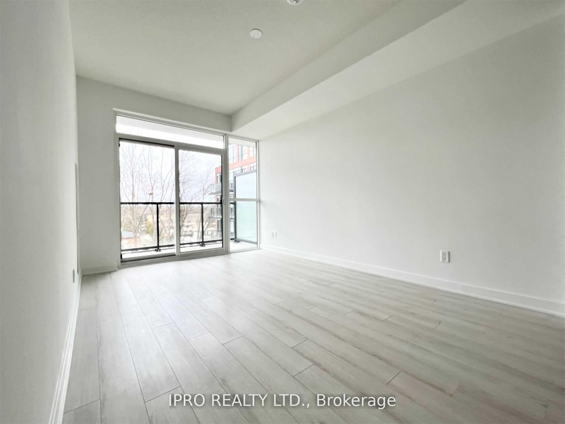 Photo 5 of Unit 330, 681 Yonge Street, Barrie, Painswick South — HOMEH