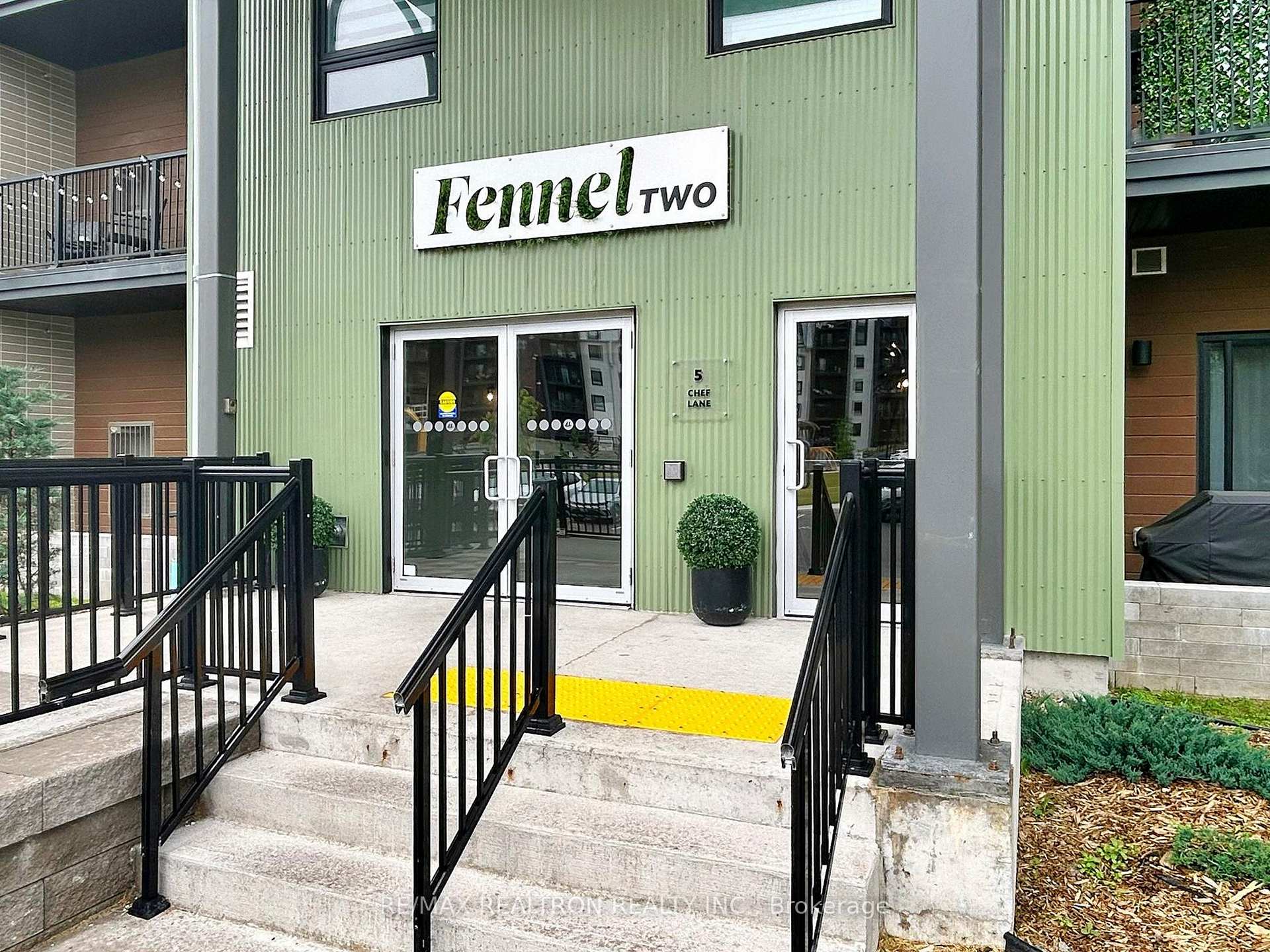 Photo 4 of Unit 202, 5 Chef Lane, Barrie, Rural Barrie Southeast — HOMEH