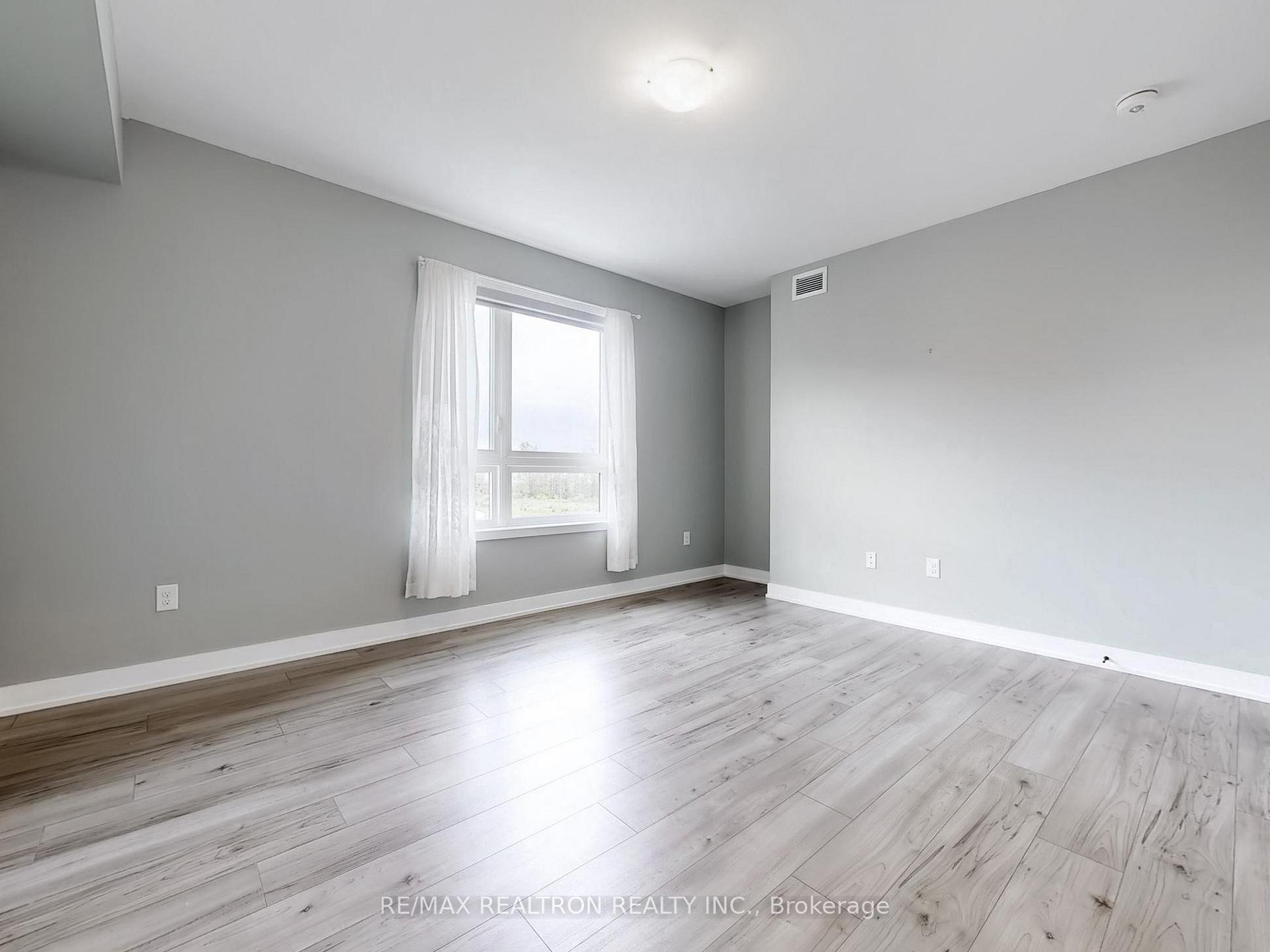 Photo 13 of Unit 202, 5 Chef Lane, Barrie, Rural Barrie Southeast — HOMEH
