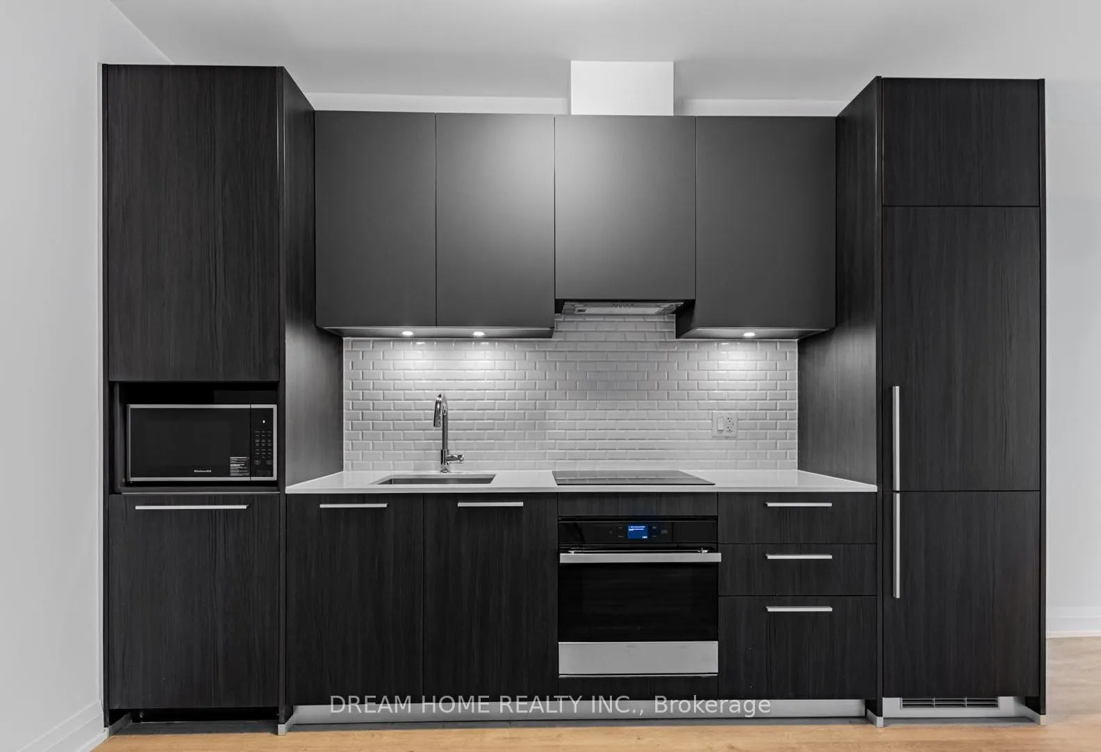 Photo 3 of Unit 1502, 65 Broadway Avenue, Toronto, Mount Pleasant West — HOMEH