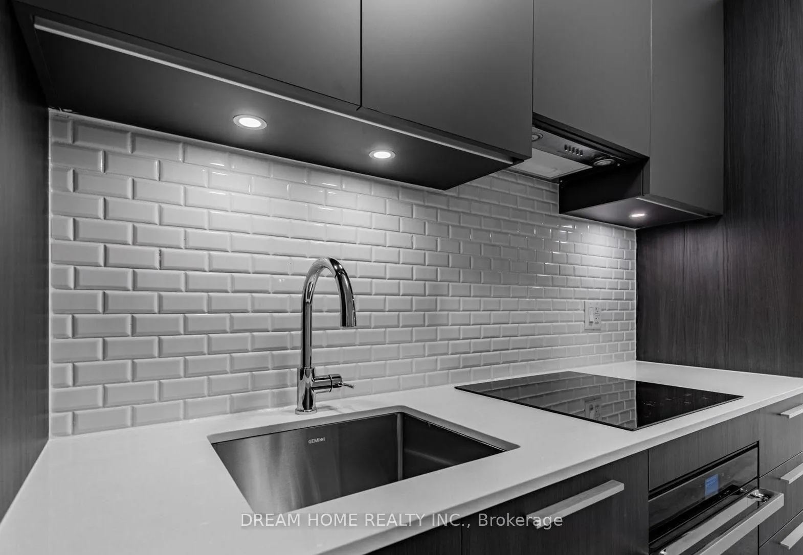 Photo 4 of Unit 1502, 65 Broadway Avenue, Toronto, Mount Pleasant West — HOMEH