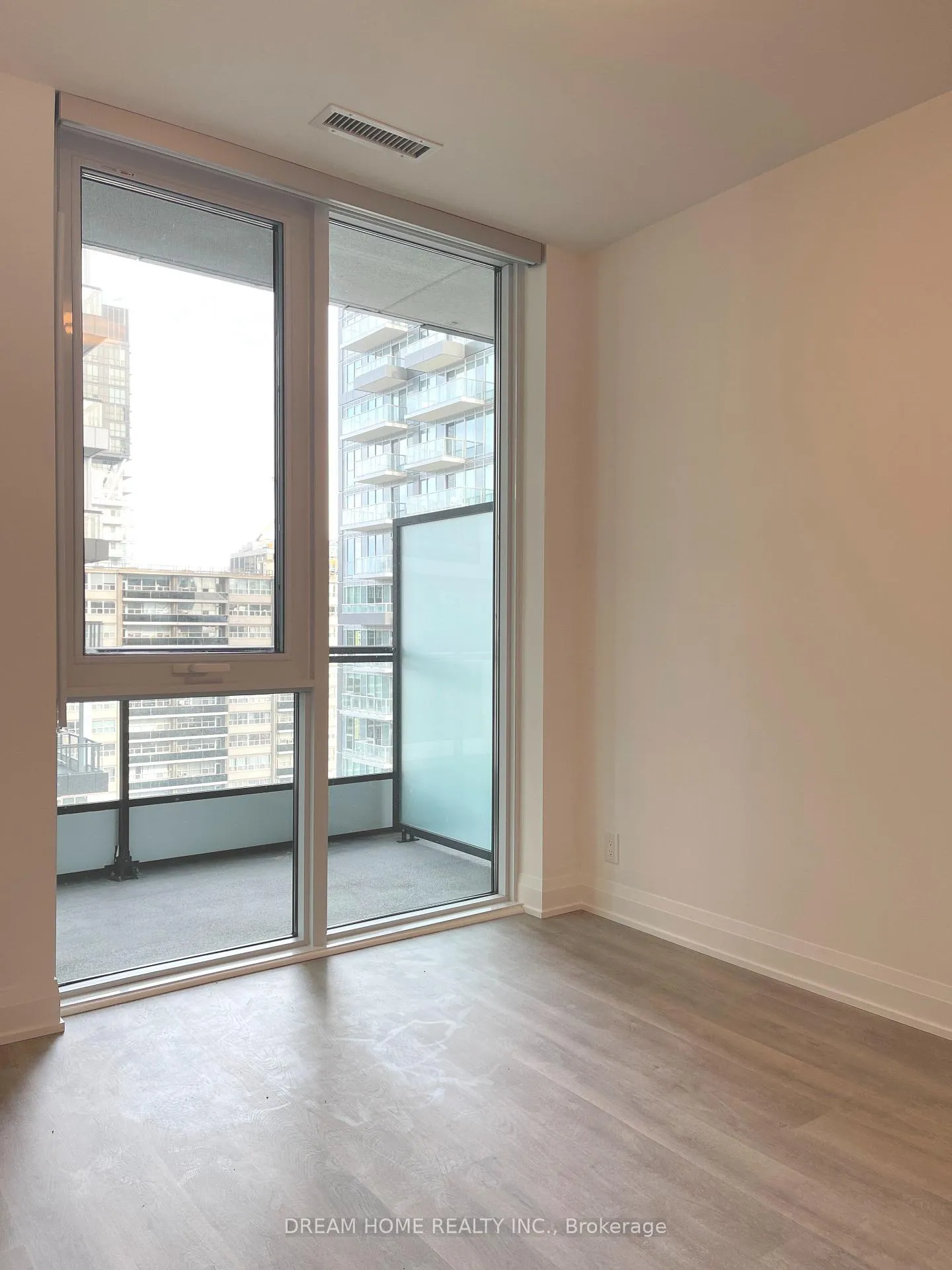 Photo 6 of Unit 1502, 65 Broadway Avenue, Toronto, Mount Pleasant West — HOMEH
