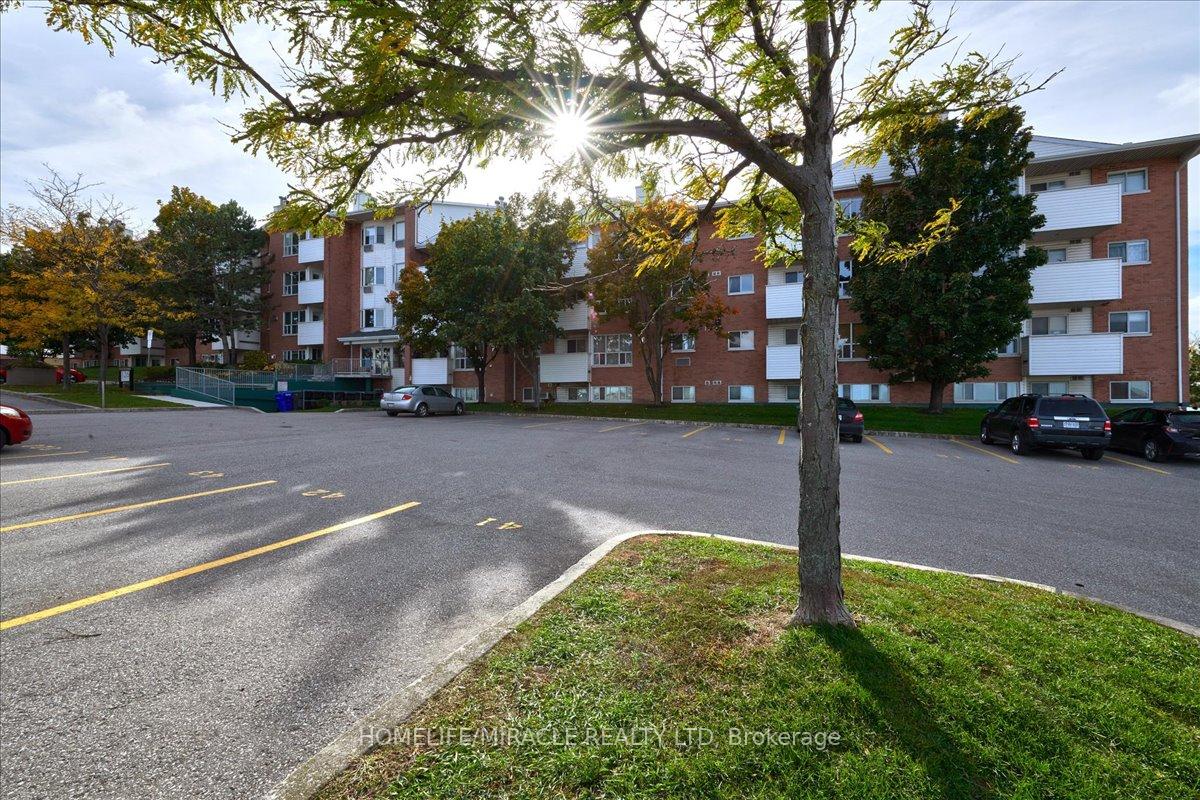 Photo 2 of Unit B07, 126 Bell Farm Road, Barrie, Alliance — HOMEH